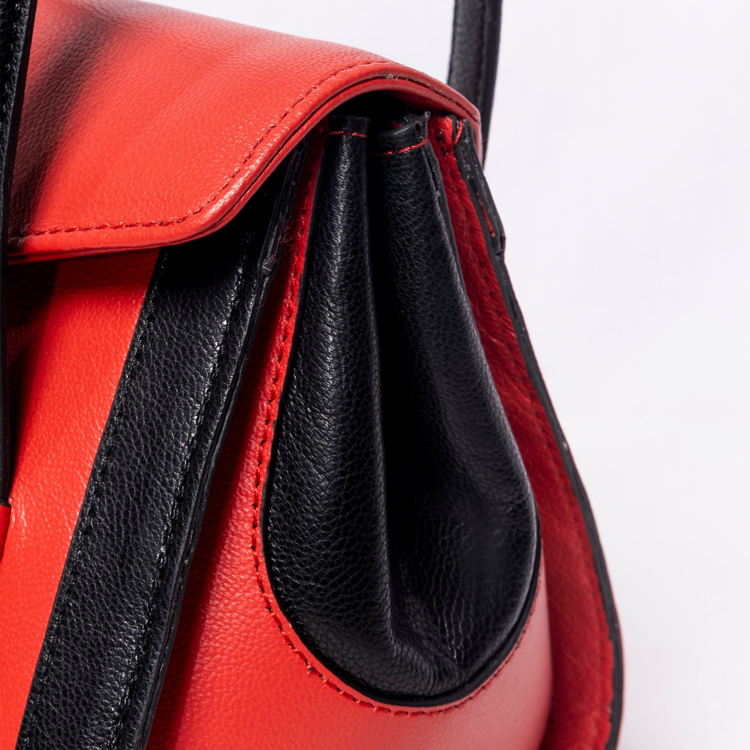 CYPHER BUCKET BAG