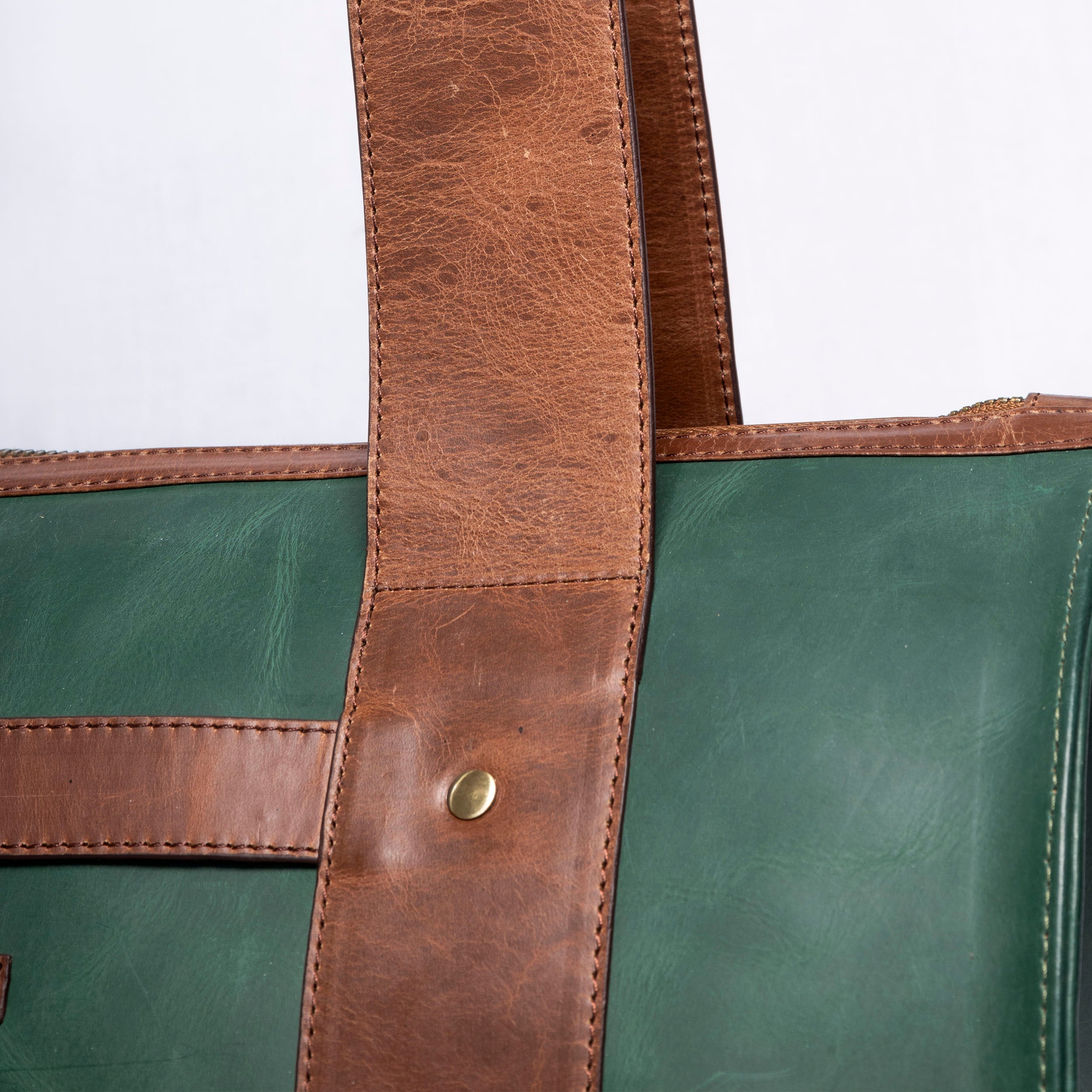 ESSENCE DUFFLE BAG