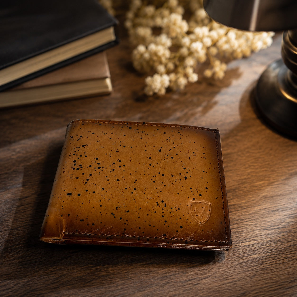 Elegant Vintage Design | Slim | Spacious | Everyday Essential