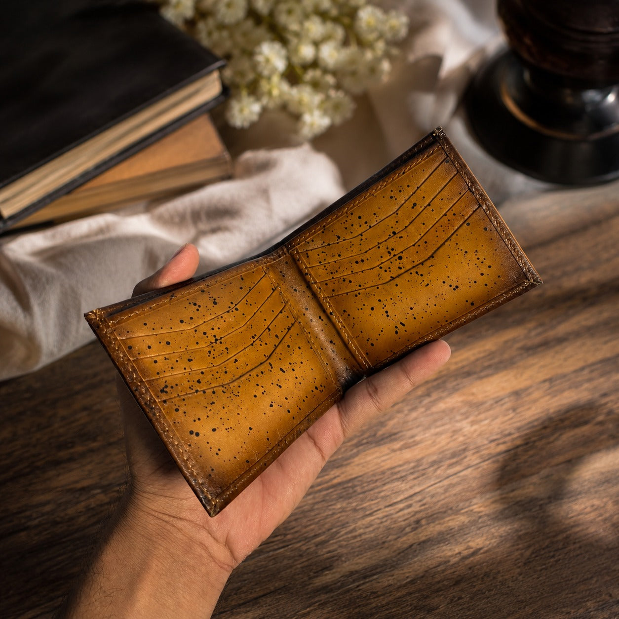 Elegant Vintage Design | Slim | Spacious | Everyday Essential